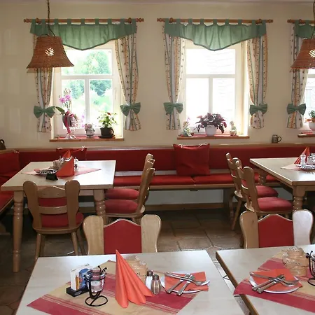 Zur Hoffnung מלון